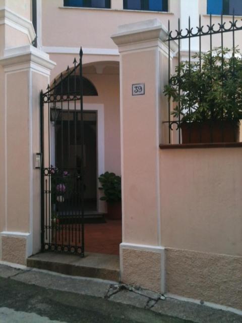 Monolocale In Villa Centrale Λα Μανταλένα Εξωτερικό φωτογραφία